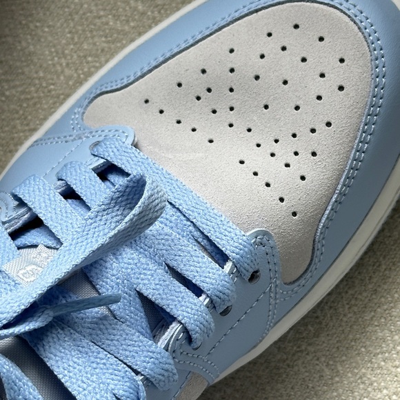 Air Jordan 1 Low - Picture 3 of 6